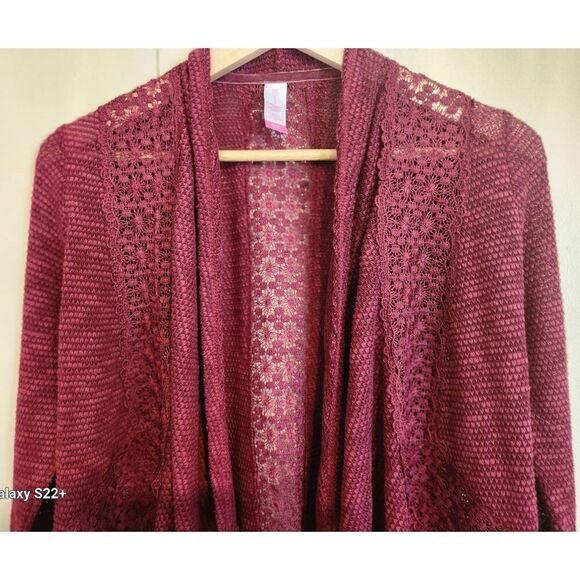 C1 No Boundaries burgundy lacey shrug - Picture 2 of 10